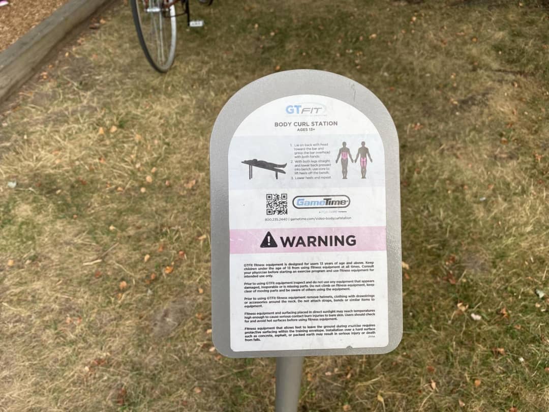 Sbarra per trazioni presso Calisthenics Park at Freedom Way, Jersey City – foto 1 di 13