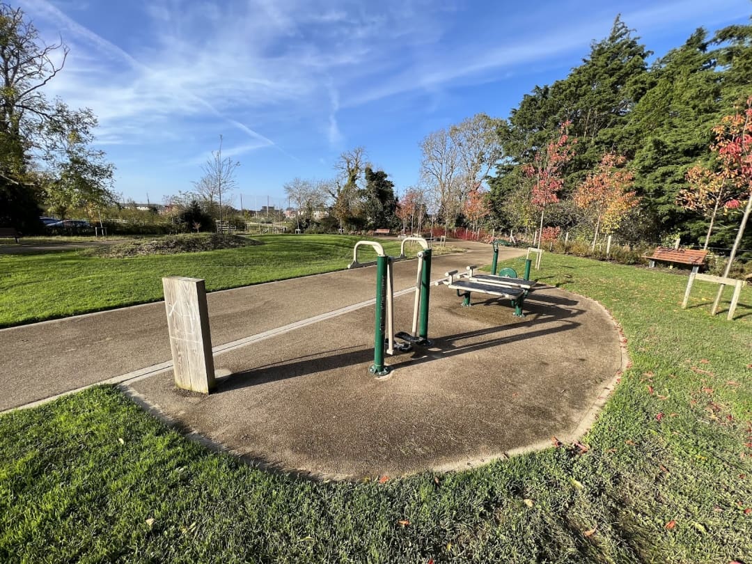 Abs Bench at Calisthenics Park at Somerton Park, Lucan – photo 3 of 3