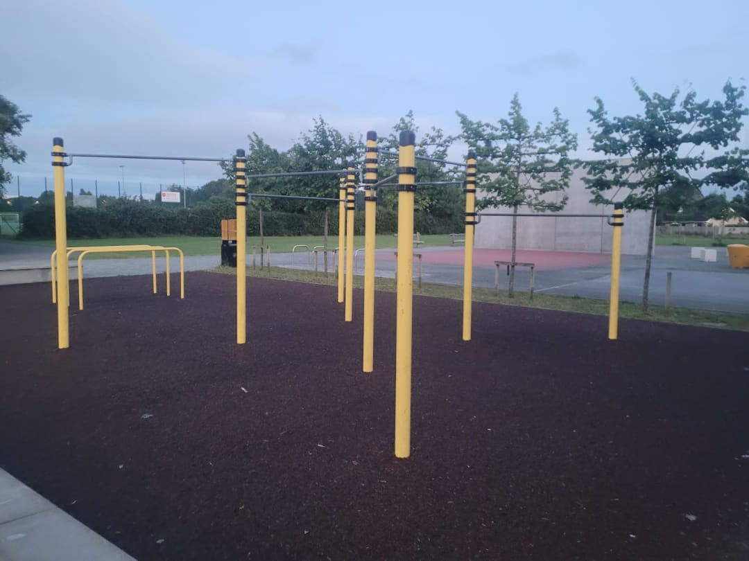 Pull Up Bar at Calisthenics Park at Adamstown Road, Lucan – photo 1 of 4