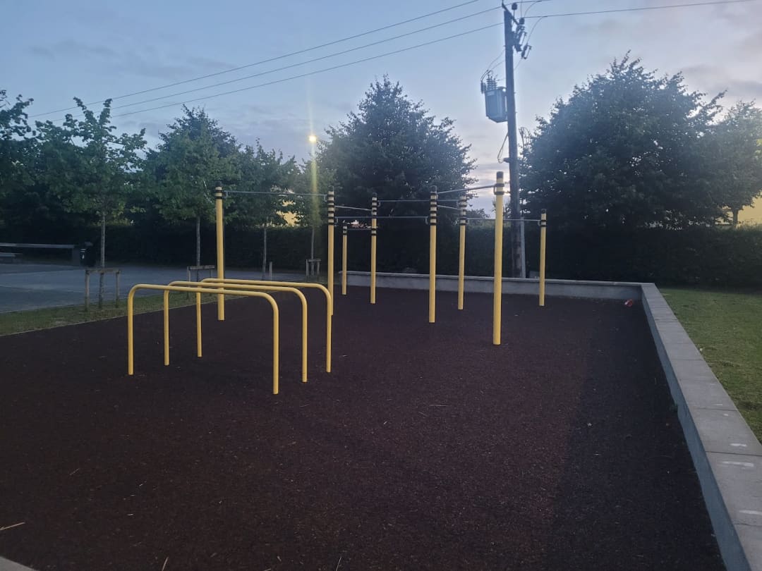 Pull Up Bar at Calisthenics Park at Adamstown Road, Lucan – photo 3 of 4