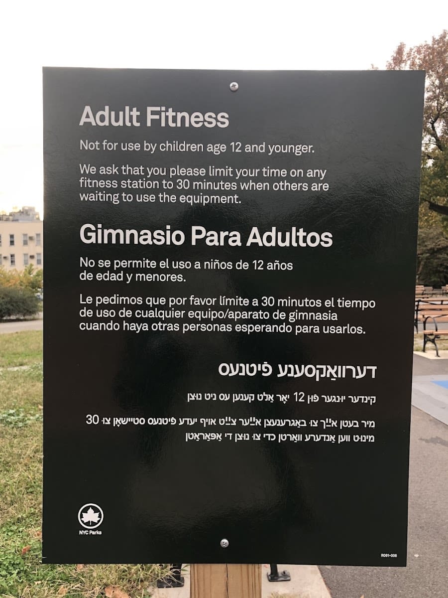 Balance Beam at Calisthenics Park at Bayard Street, New York – photo 5 of 7