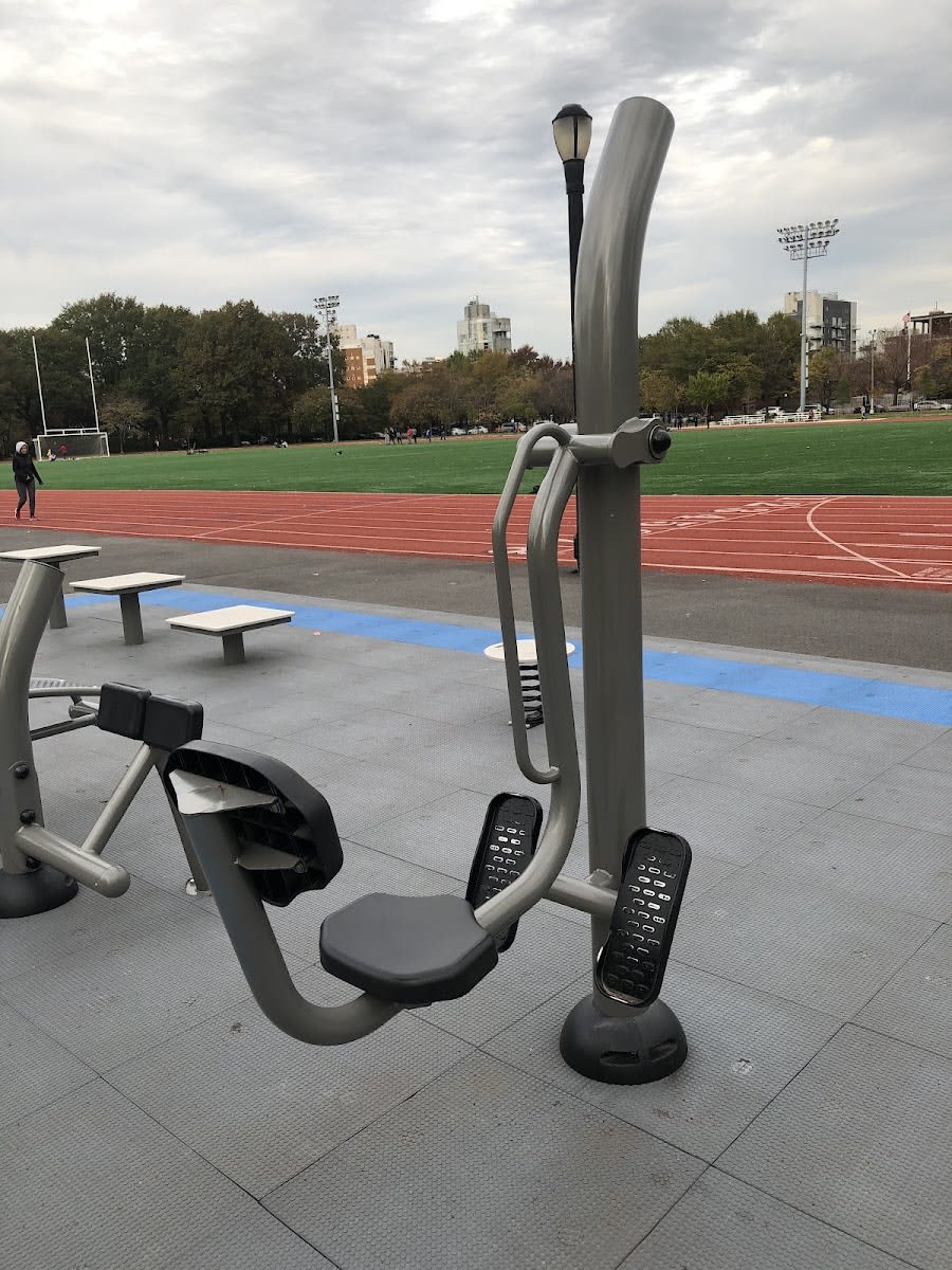 Parallel Gym Bars at Calisthenics Park at Bayard Street, New York – photo 7 of 7