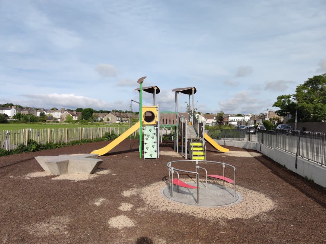 Pull Up Bar at Calisthenics Park at Hudson Road, Dún Laoghaire – photo 1 of 6