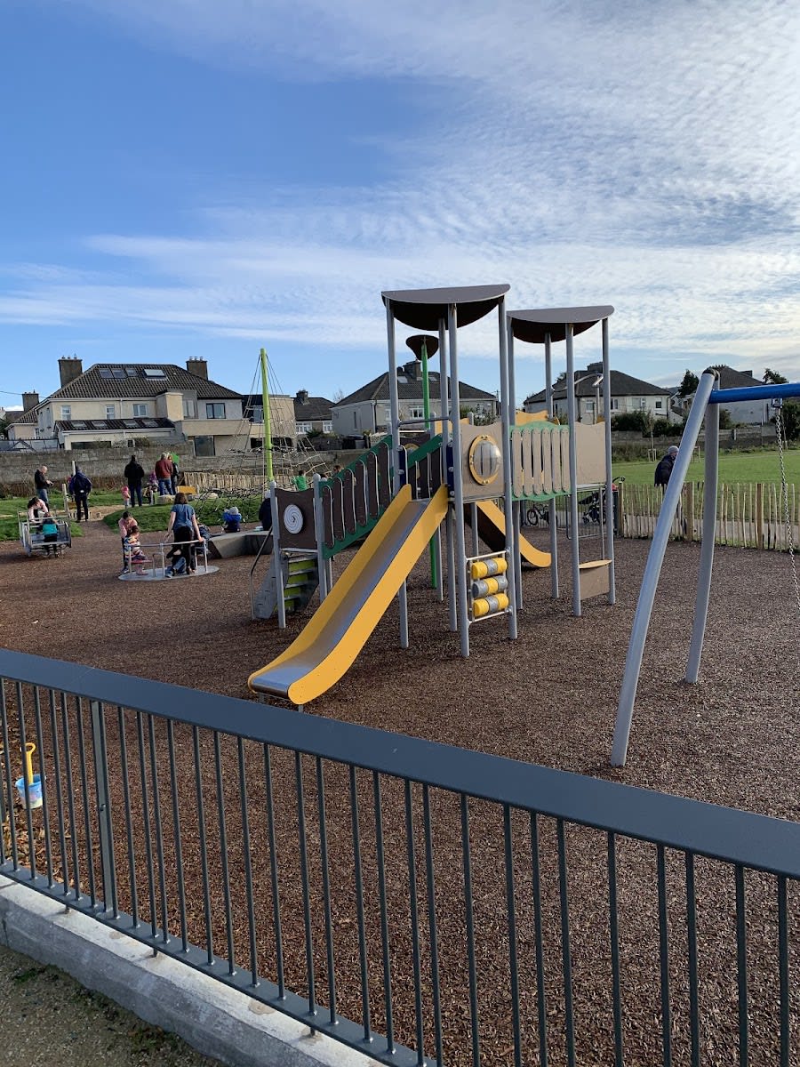 Abs Bench at Calisthenics Park at Hudson Road, Dún Laoghaire – photo 4 of 6
