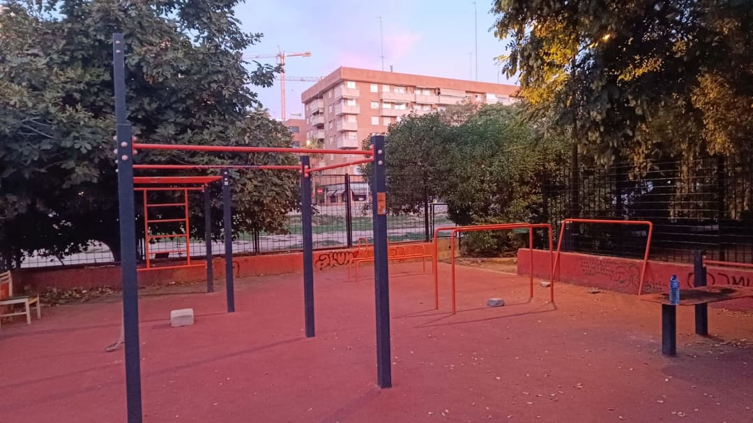 Barra de Dominadas en Calisthenics Park at Carrer de Lebon, València – foto 1 de 6