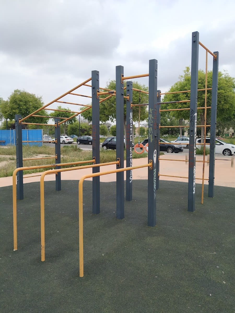 Klimmzugstange bei Calisthenics Park at Parque de Calistenia Street Workout, València – Foto 1 von 4