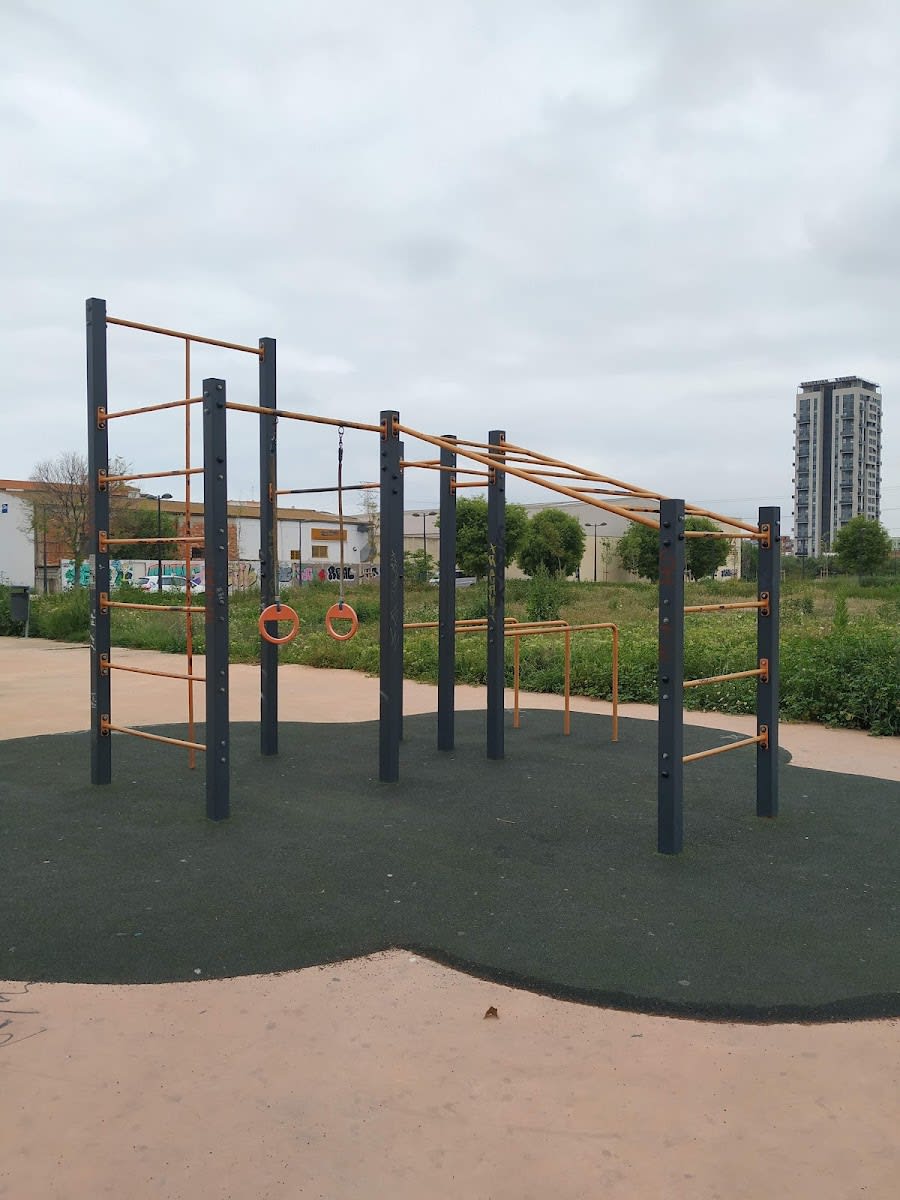 Hangelstange bei Calisthenics Park at Parque de Calistenia Street Workout, València – Foto 4 von 4