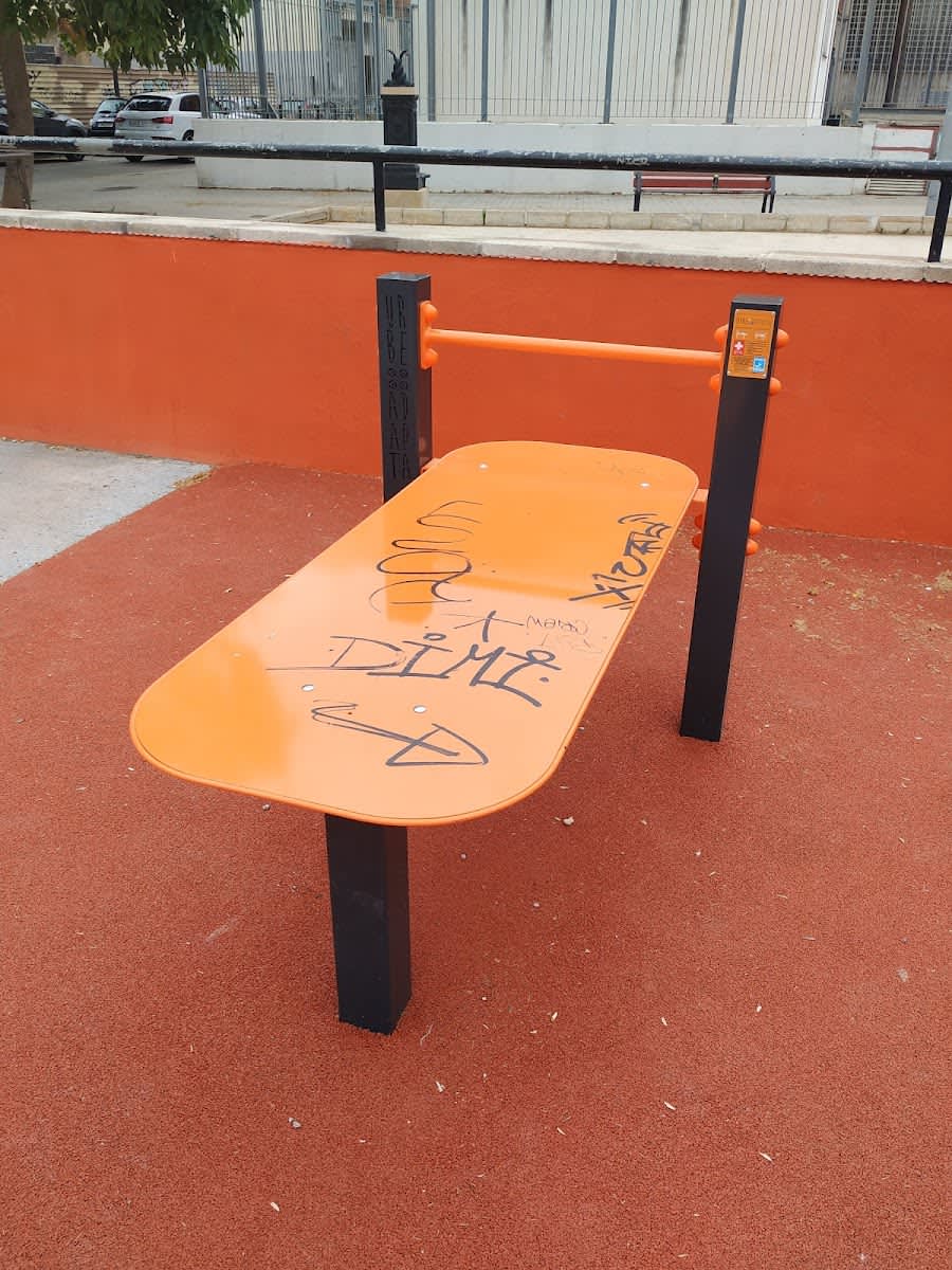 Barras Paralelas en Calisthenics Park at Carrer d'Alcalà de Xivert, València – foto 2 de 8