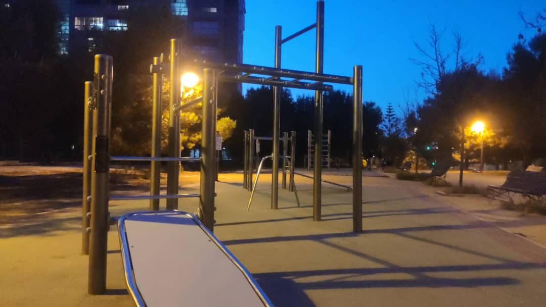 Banco de Abdominales en Calisthenics Park at Avinguda de les Nacions, Alacant / Alicante – foto 5 de 5