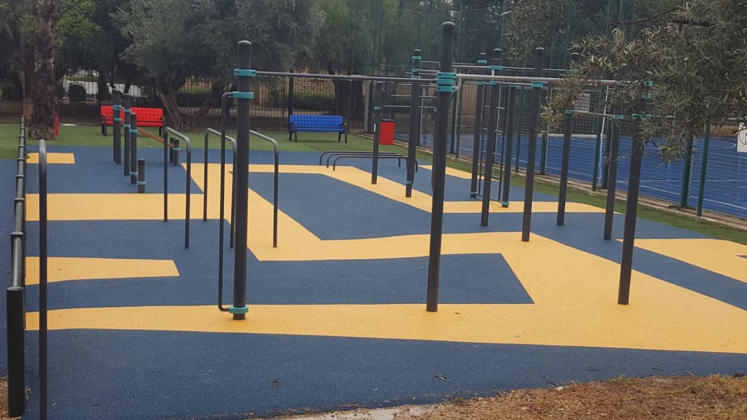 Barras Paralelas en Calisthenics Park at Carrer dels Àlbers, Sant Joan d'Alacant – foto 2 de 2