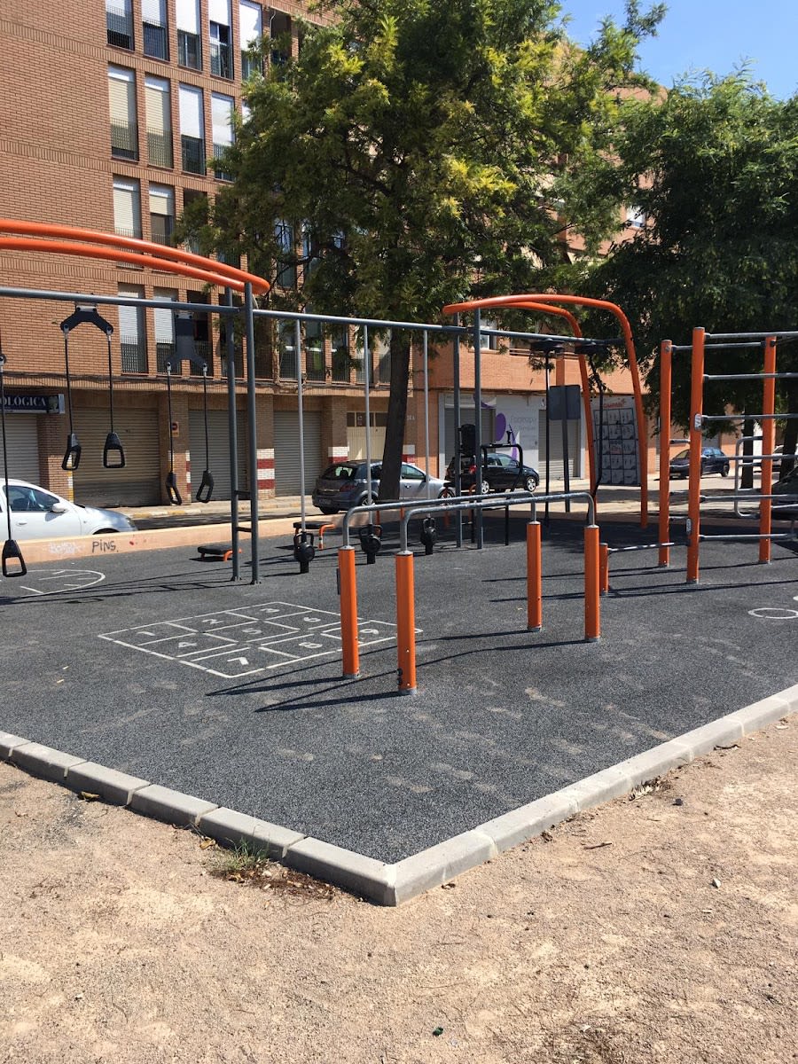 Parallel Gym Bars at Calisthenics Park at Carrer de Colom, Massanassa – photo 1 of 3