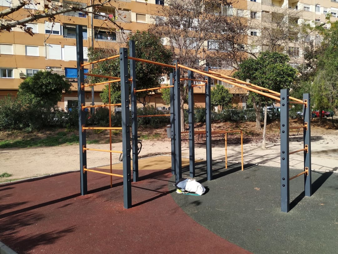 Sprossenwand bei Calisthenics Park at Carrer de Motilla del Palancar, València – Foto 3 von 3