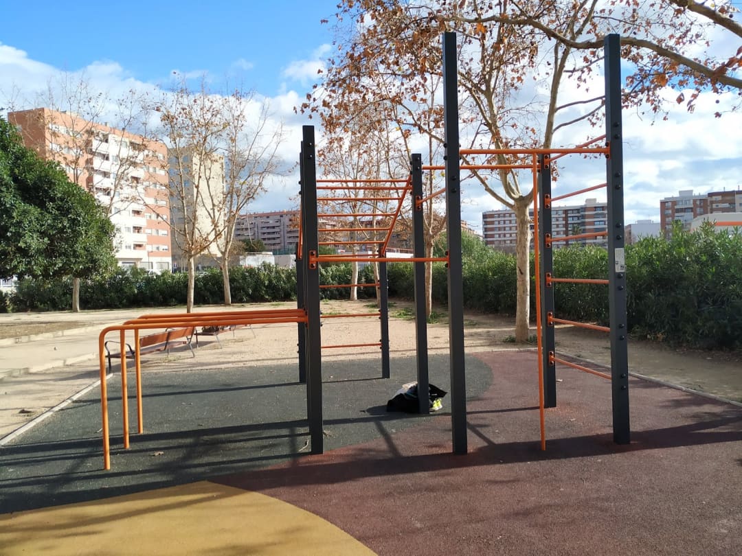 Klimmzugstange bei Calisthenics Park at Carrer de Motilla del Palancar, València – Foto 1 von 3
