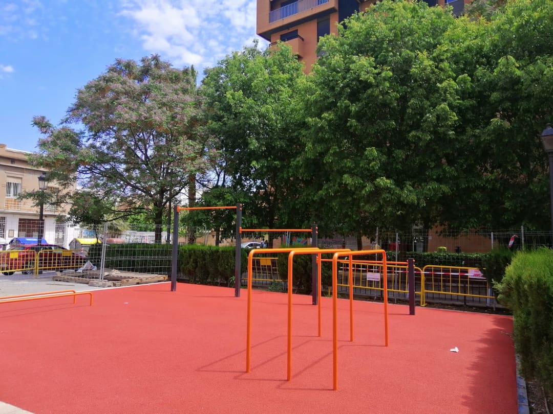 Barras Paralelas en Calisthenics Park at Carrer de Salabert, València – foto 2 de 4