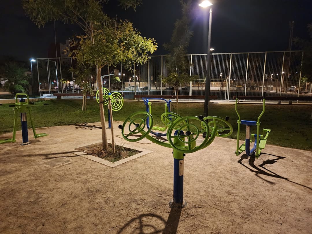Parallele presso Calisthenics Park at Carrer del Bloc dels Portuaris, València – foto 2 di 4