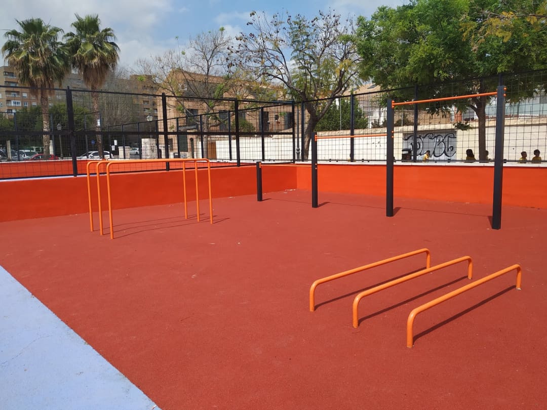 Турнік на майданчику Calisthenics Park at Carrer de Vicente Guillot García (Lillo), València – фото 1 з 4
