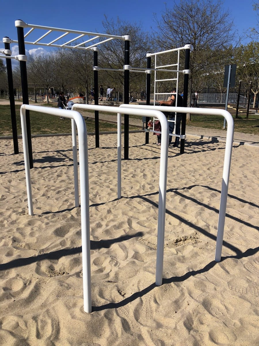 Barras Paralelas en Calisthenics Park at Passeig de la Florida, Santa Perpètua de Mogoda – foto 7 de 7