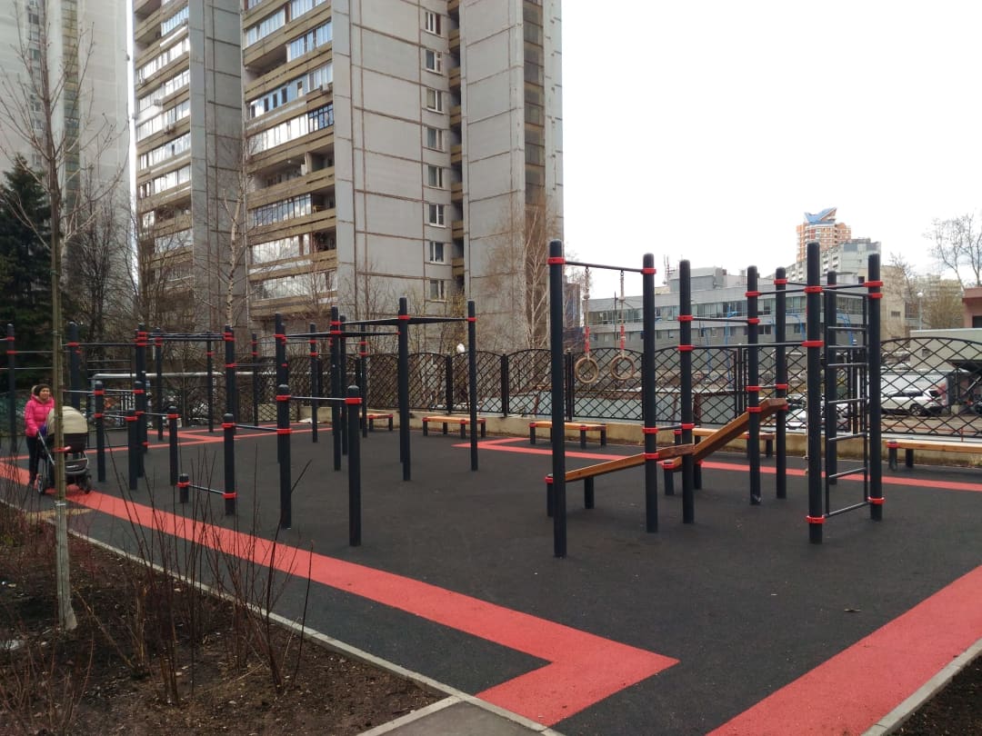 Abs Bench at Calisthenics Park at улица Эльдара Рязанова, Москва – photo 2 of 4