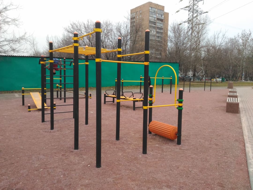 Wall Bars at Calisthenics Park at улица Гарибальди, Москва – photo 2 of 3