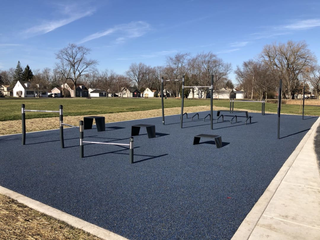 Maniglie per piegamenti presso Calisthenics Park at Kenneth Avenue, Midlothian – foto 1 di 1