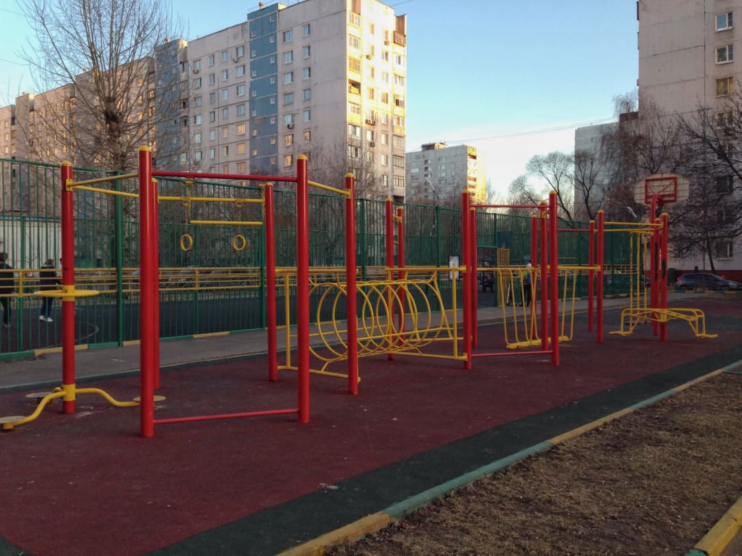 Pull Up Bar at Calisthenics Park at улица Декабристов, Москва – photo 1 of 1