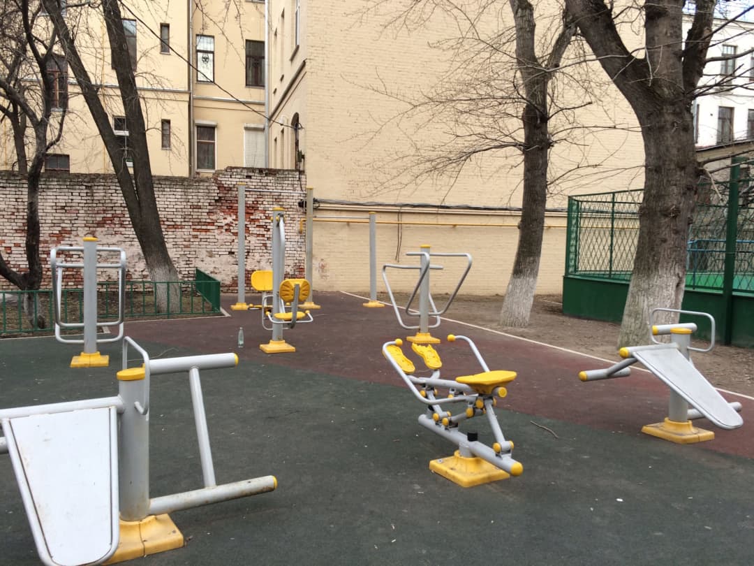 Parallel Gym Bars at Calisthenics Park at Большой Харитоньевский переулок, Москва – photo 1 of 4