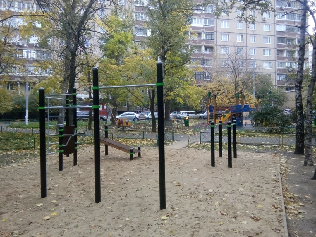 Pull Up Bar at Calisthenics Park at Окская улица, Москва – photo 1 of 1