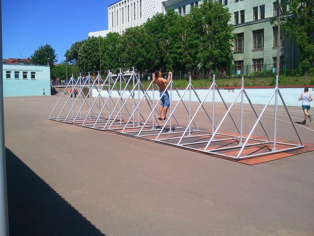 Abs Bench at Calisthenics Park at праспект Незалежнасці, Мінск – photo 3 of 4