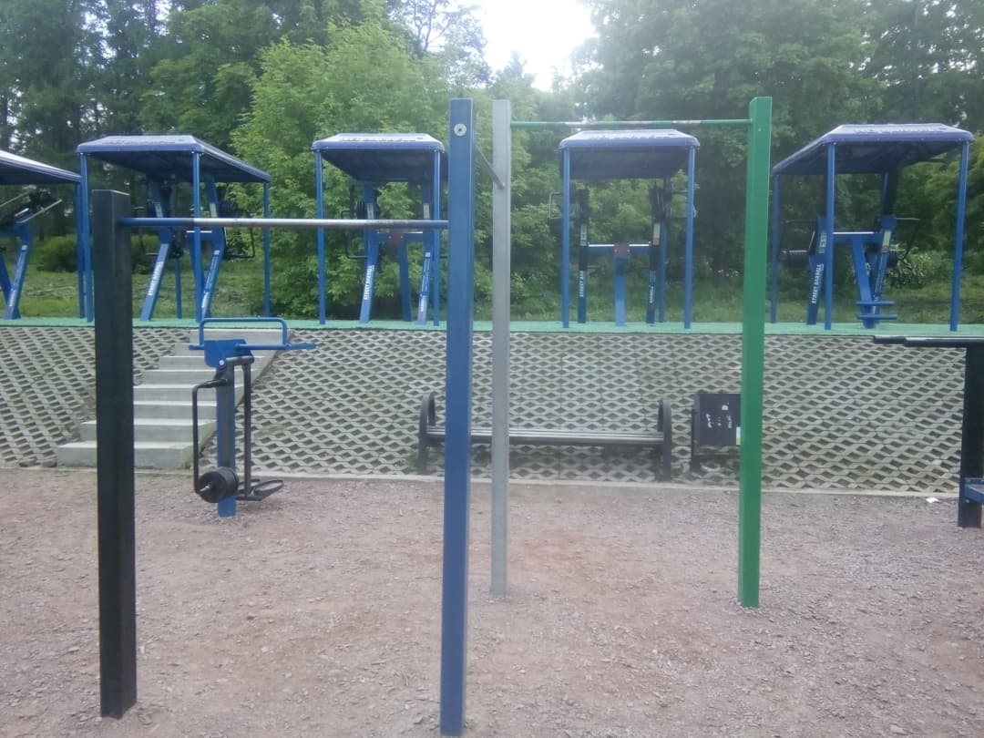 Parallel Gym Bars at Calisthenics Park at Онежская набережная, Петрозаводск – photo 1 of 3