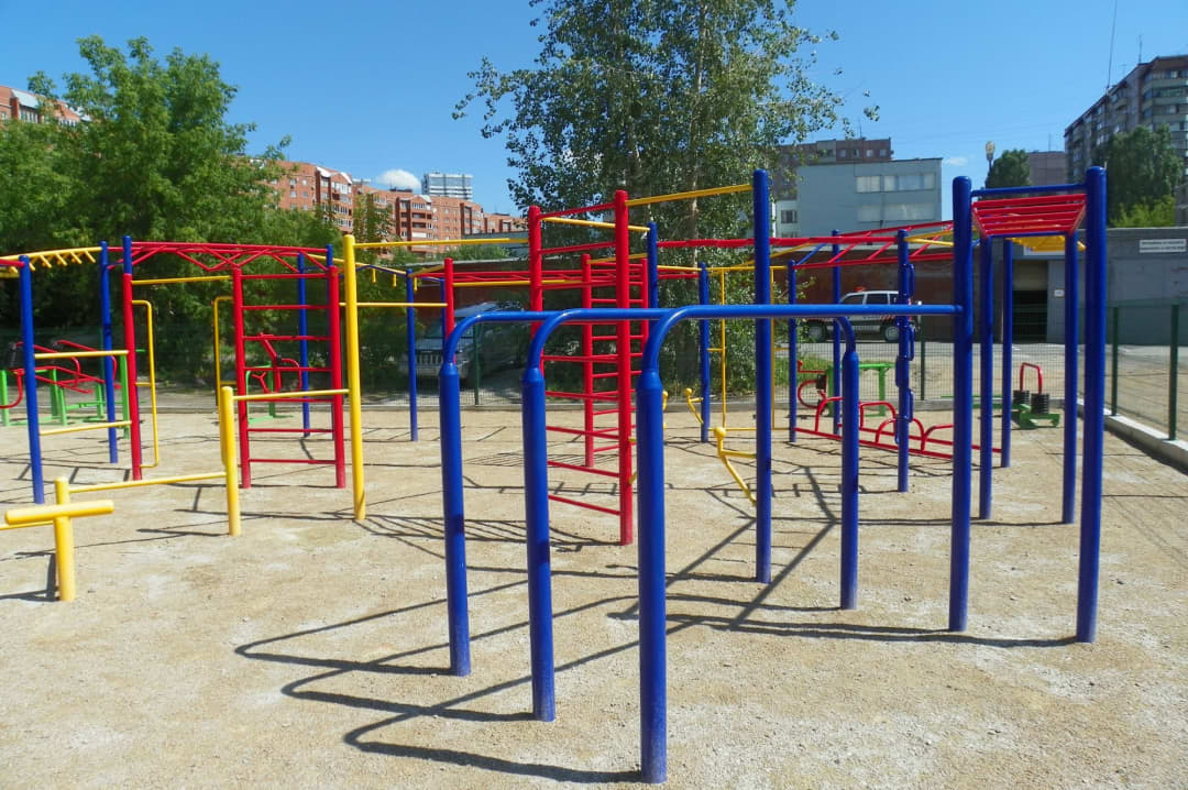 Barras Paralelas en Calisthenics Park at Окопный переулок, городской округ Новосибирск – foto 2 de 7