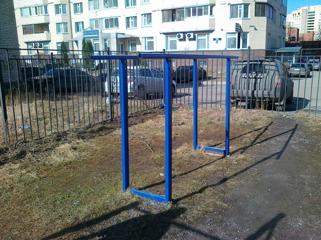Abs Bench at Calisthenics Park at Боцманская улица, Санкт-Петербург – photo 4 of 7