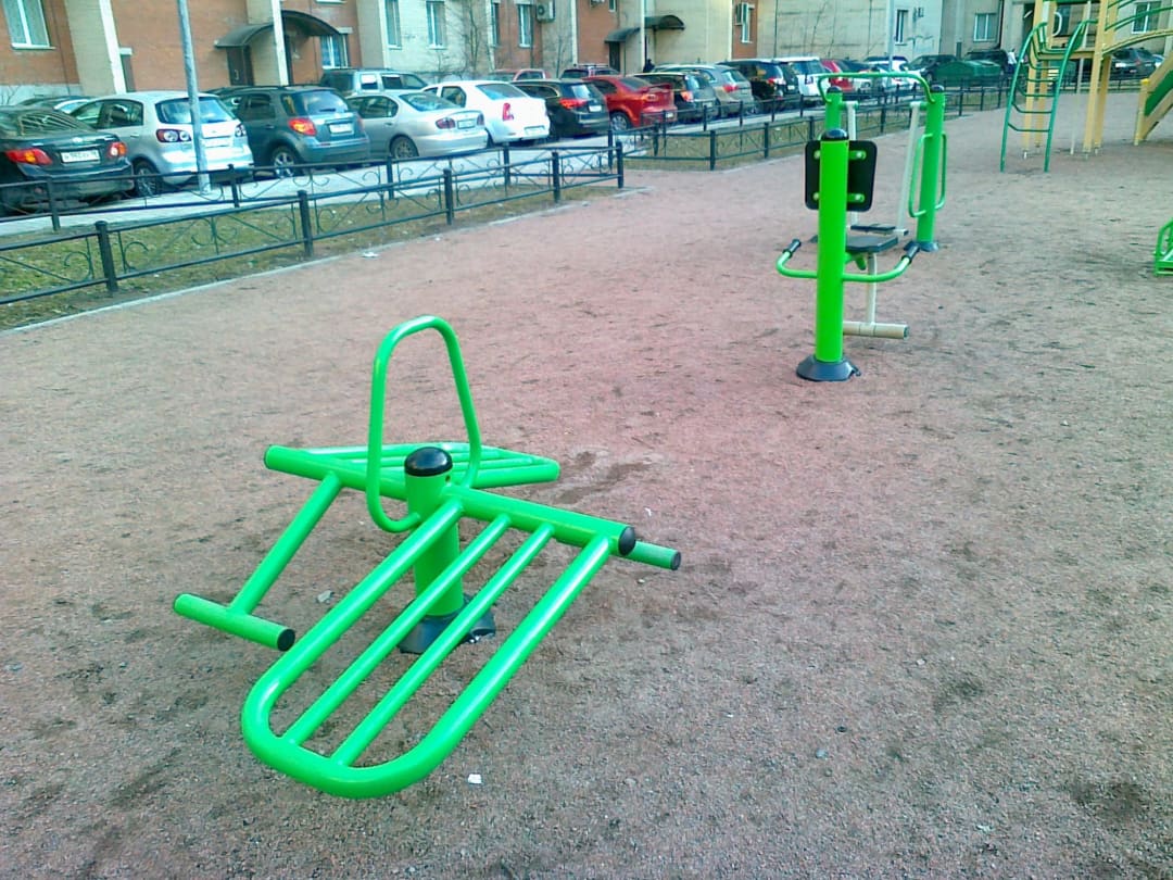 Abs Bench at Calisthenics Park at улица Нахимова, Санкт-Петербург – photo 3 of 4