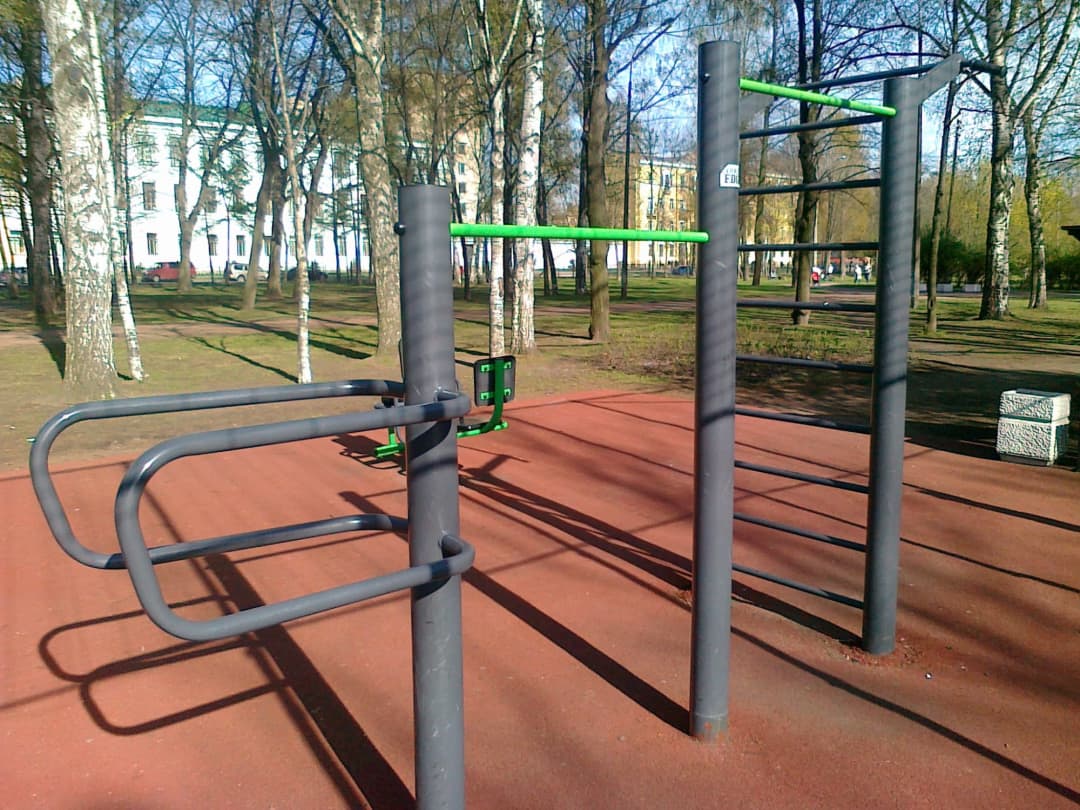 Parallel Gym Bars at Calisthenics Park at Средний проспект В.О., Санкт-Петербург – photo 2 of 3