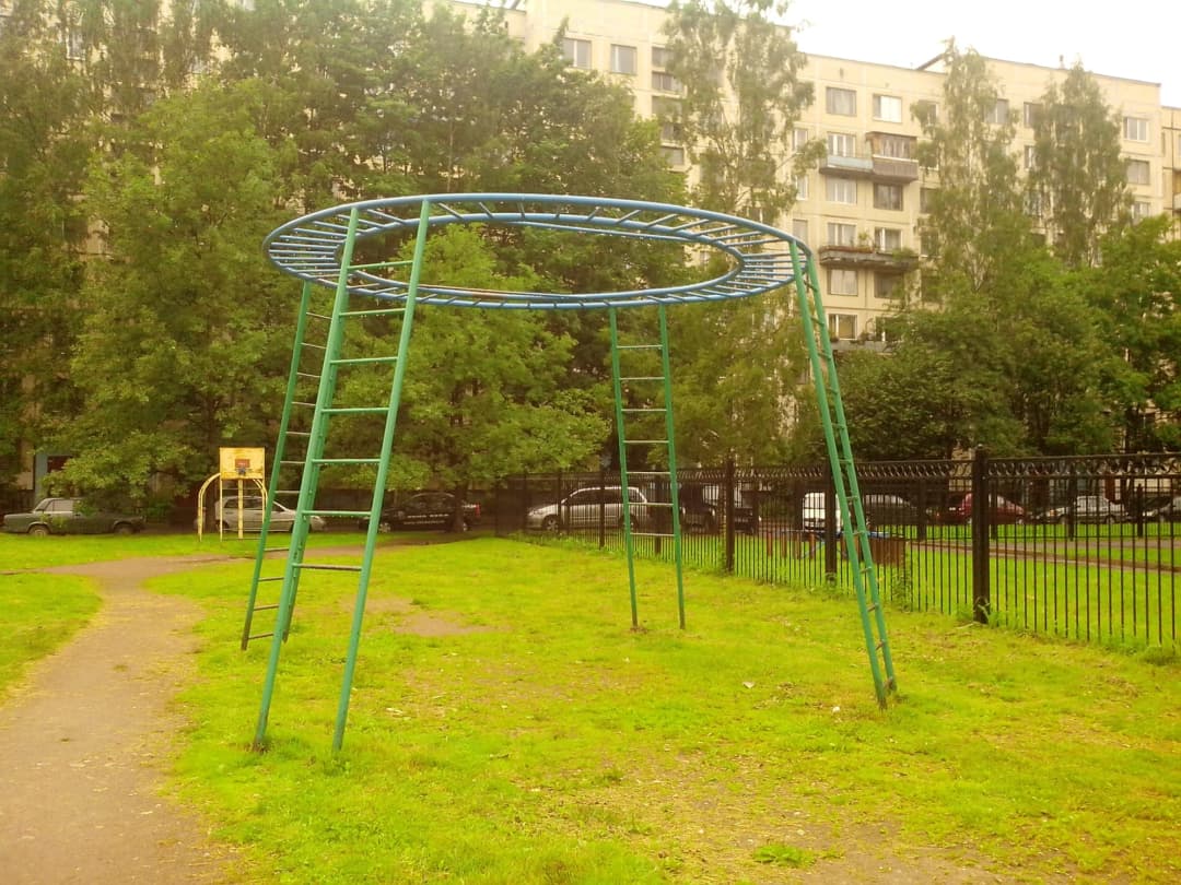 Pull Up Bar at Calisthenics Park at Серебристый бульвар, Санкт-Петербург – photo 1 of 5