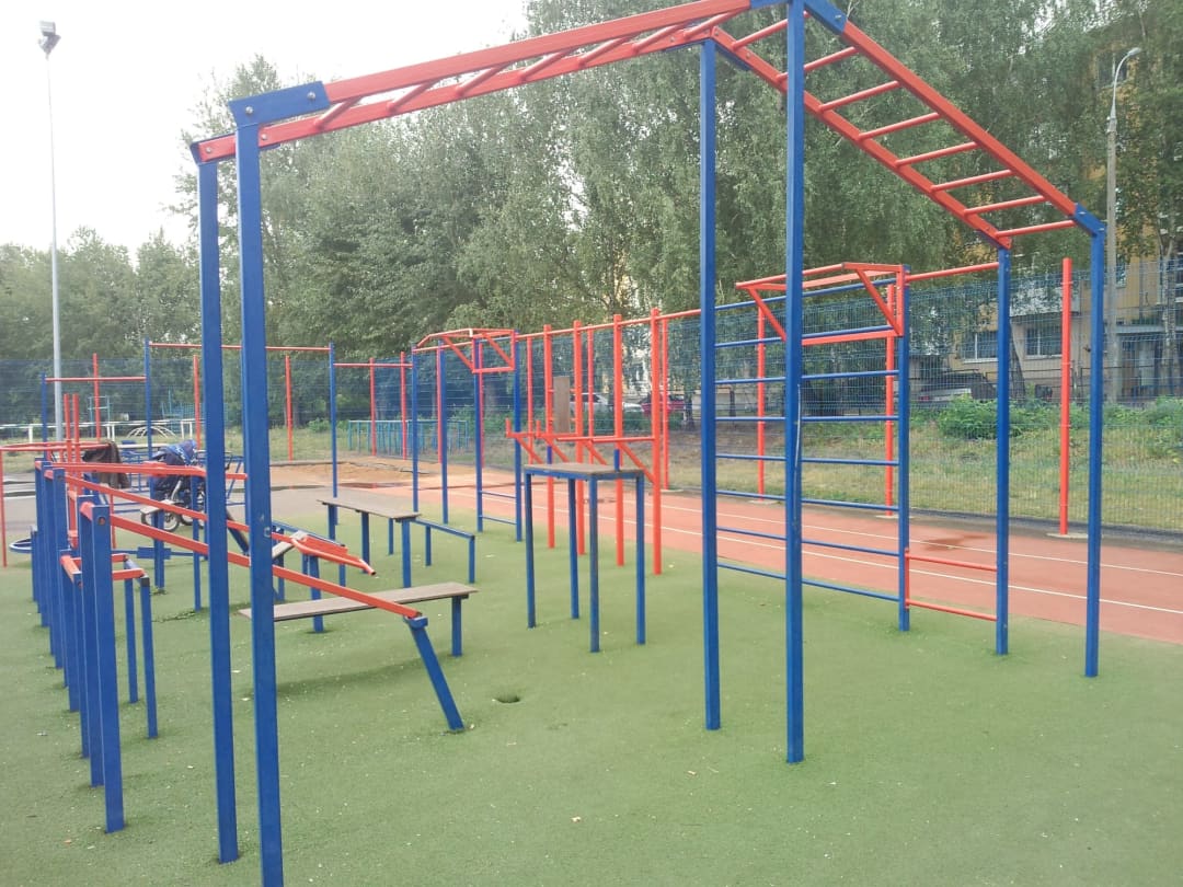 Bare paralele la Calisthenics Park at улица Сабурова, городской округ Ижевск – fotografia 2 din 6