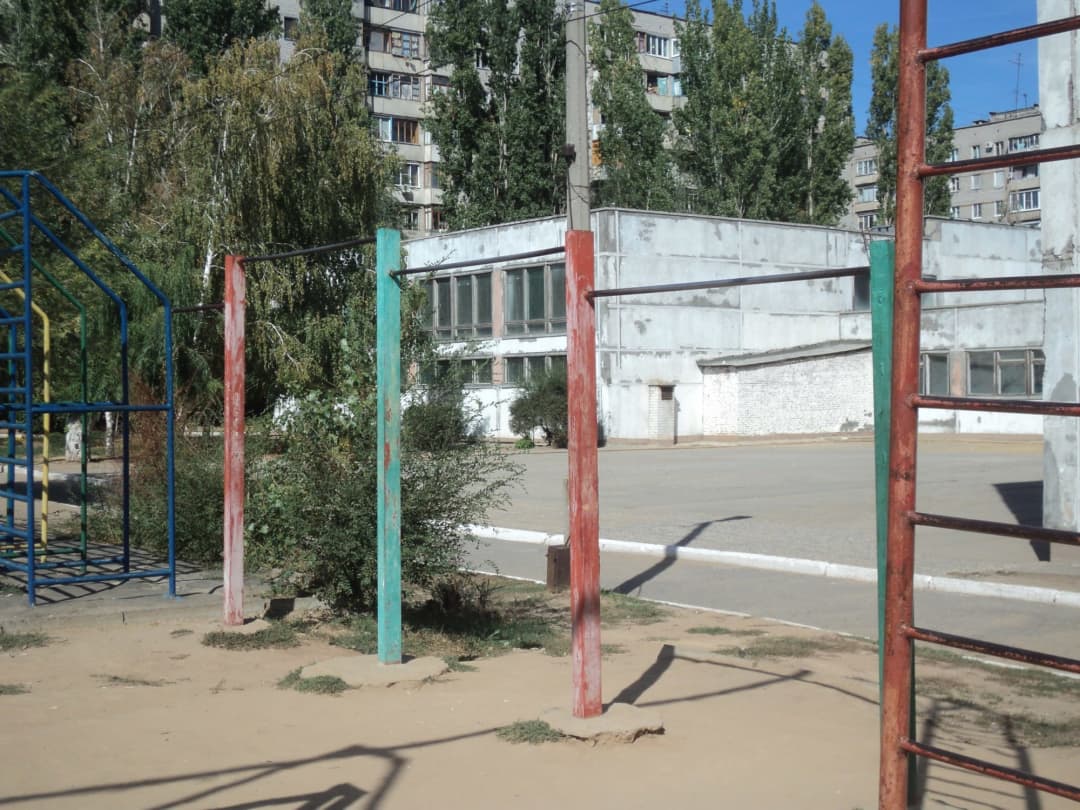 Бруси на майданчику Calisthenics Park at улица Грамши, Волгоград – фото 2 з 4