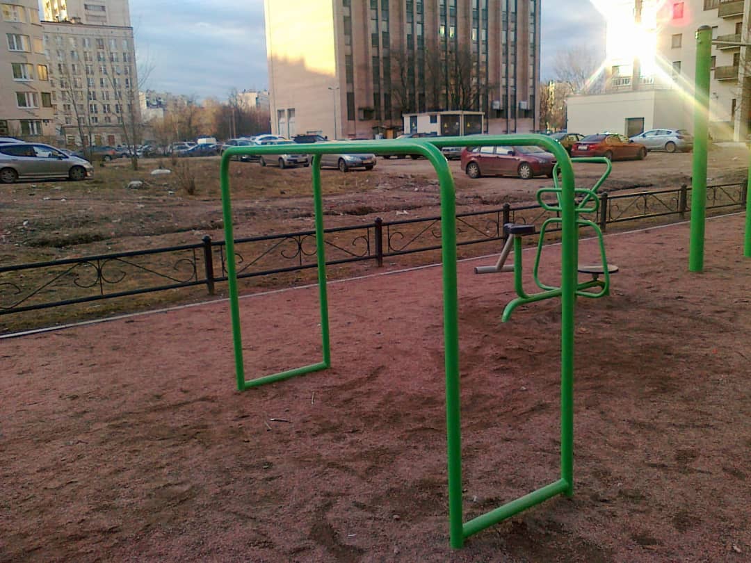 Pull Up Bar at Calisthenics Park at улица Нахимова, Санкт-Петербург – photo 2 of 4