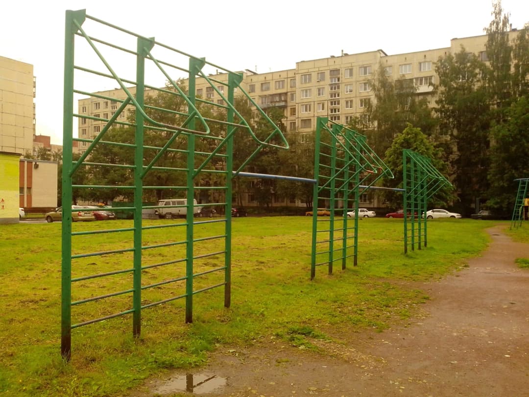 Parallel Gym Bars at Calisthenics Park at Серебристый бульвар, Санкт-Петербург – photo 2 of 5