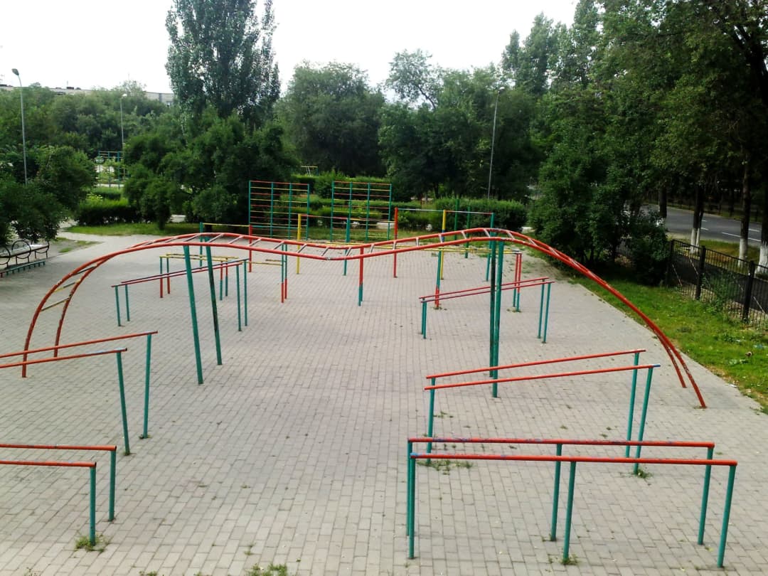 Barra de Dominadas en Calisthenics Park at Қарасай Батыр көшесі, Алматы – foto 5 de 8