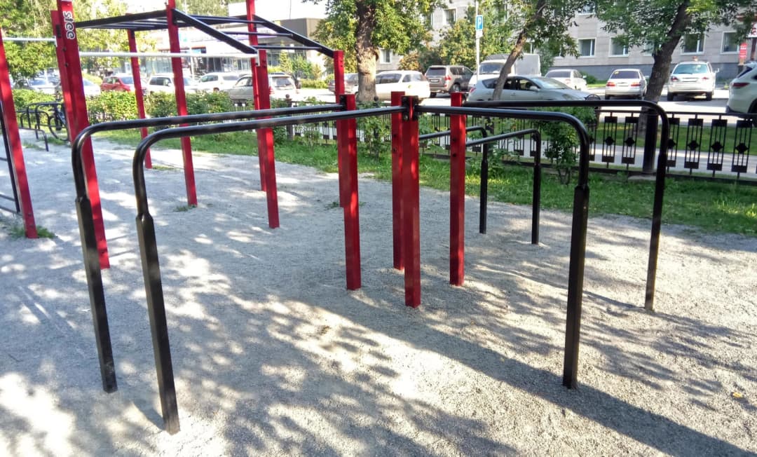 Hangelstange bei Calisthenics Park at Ядринцевская улица, Новосибирск – Foto 4 von 7