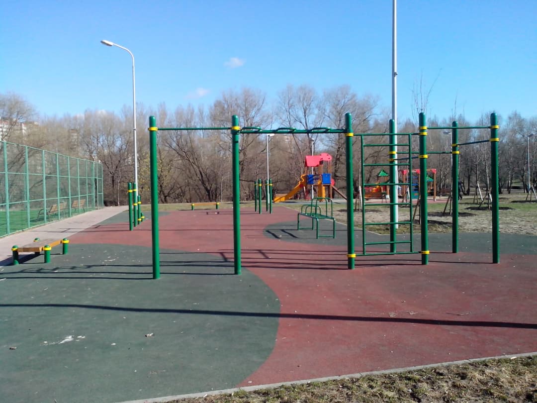 Pull Up Bar at Calisthenics Park at Сухонская улица, Москва – photo 1 of 3