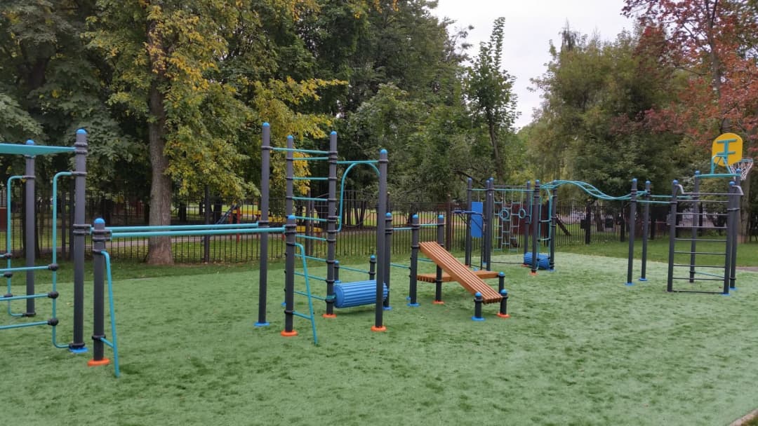Parallel Gym Bars at Calisthenics Park at Пролетарский проспект, Москва – photo 2 of 2