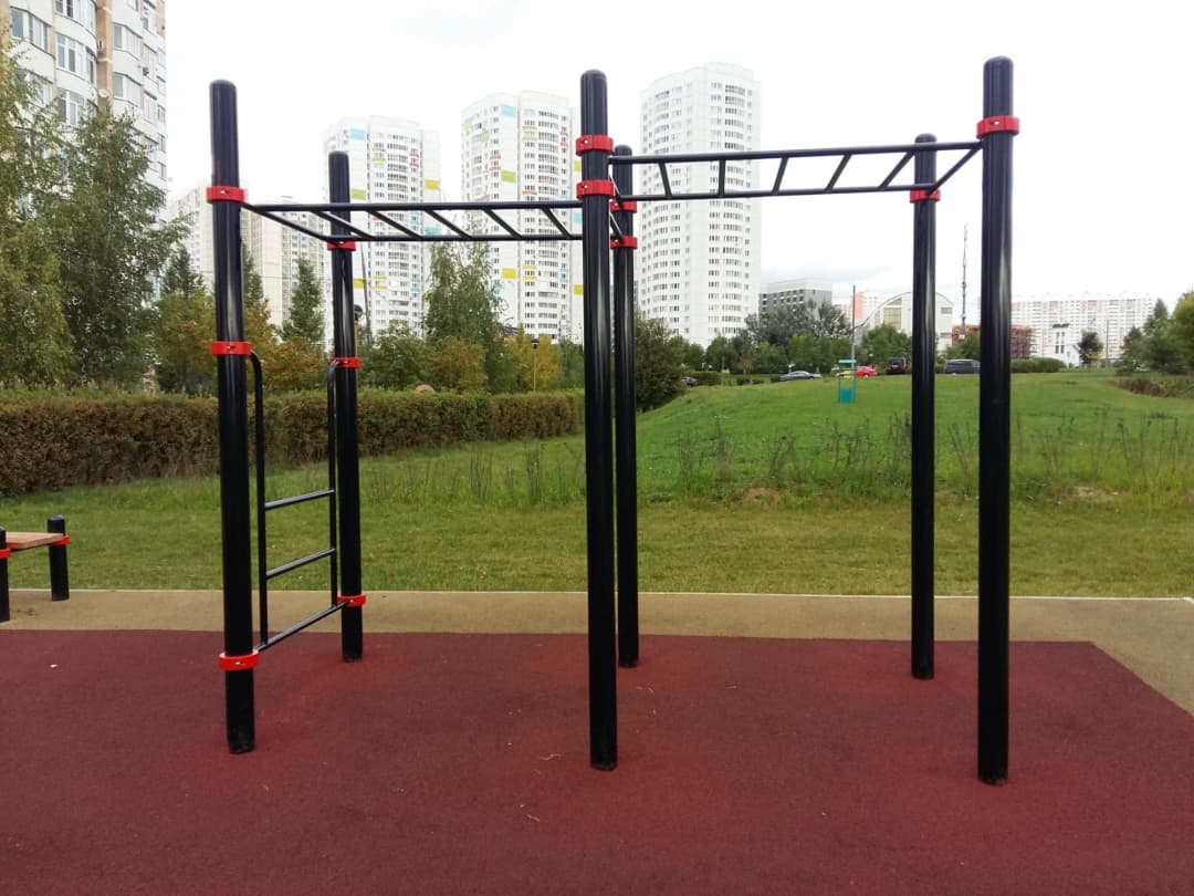 Monkey Bars at Outdoor Gym in Машкино, Москва – photo 3 of 9