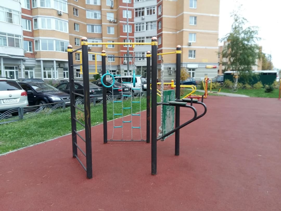 Parallel Gym Bars at Calisthenics Park at улица Соловьиная Роща, Москва – photo 2 of 4