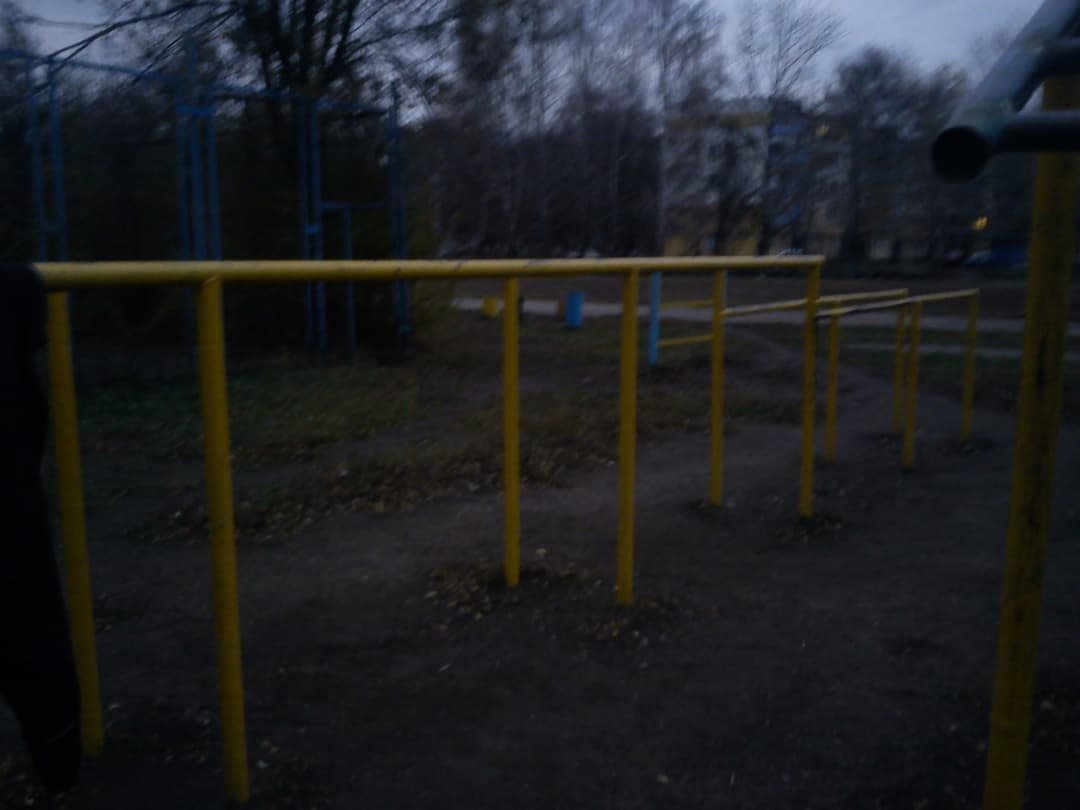 Sbarra per trazioni presso Outdoor Gym in ЗЯБ, Набережные Челны – foto 3 di 4