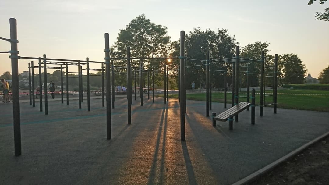 Monkey Bars la Calisthenics Park at набережная реки Великой, Псков – fotografia 3 din 12