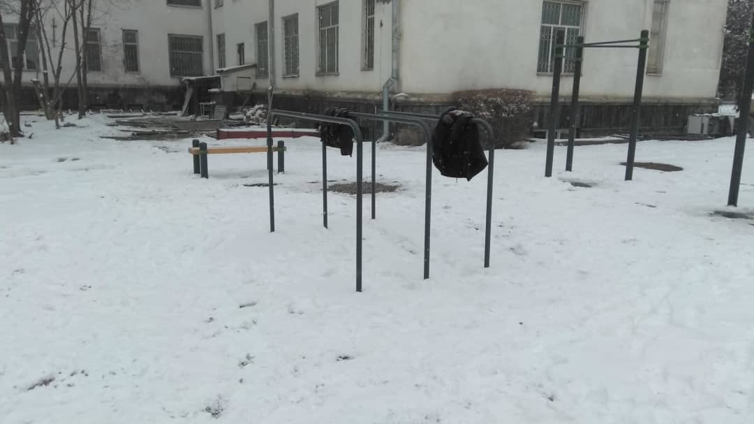 Barre de traction à Calisthenics Park at Ахунбаева Исы улица, Бишкек шаары – photo 5 sur 8
