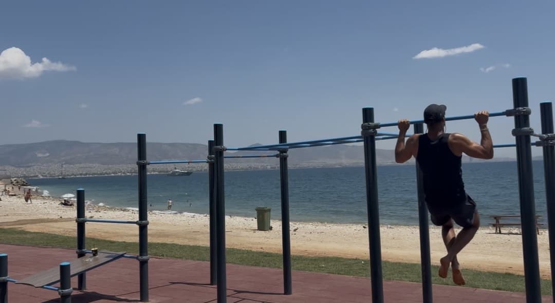 Pull Up Bar at Outdoor Gym in 1η Κοινότητα Πειραιά, Πειραιάς – photo 1 of 2