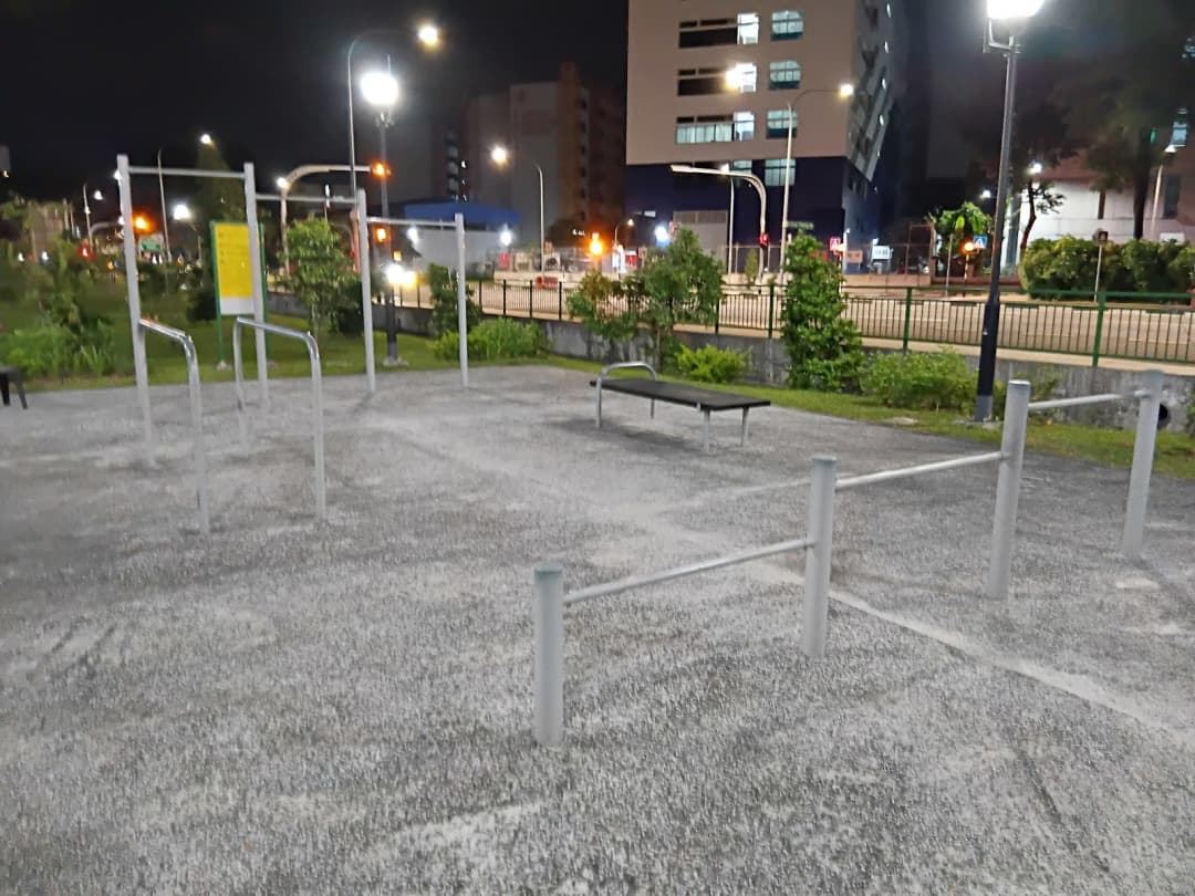 Sbarra per trazioni presso Calisthenics Park at Aljunied Park, Singapore – foto 1 di 1