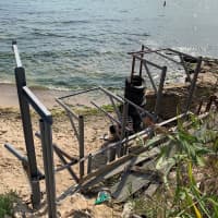 Маленькая площадка на берегу моря
В одном метре от воды =)